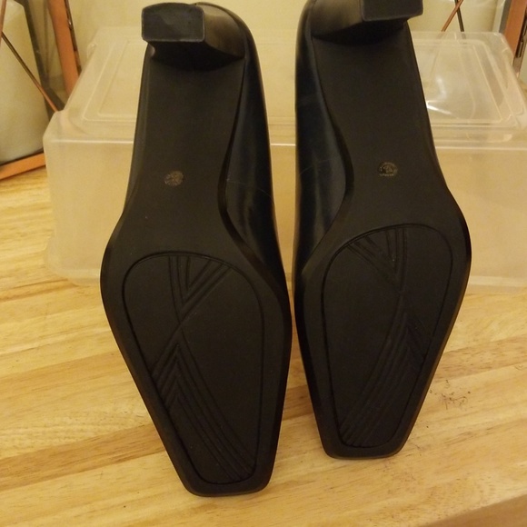 Shoes - Picture 3 of 4